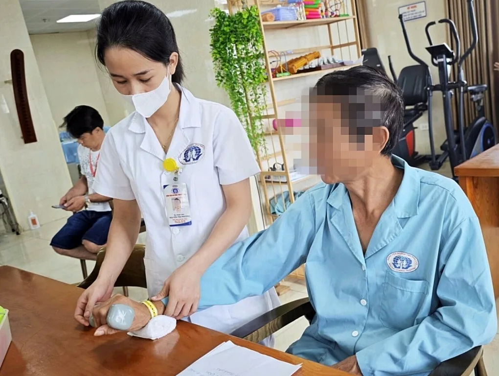 Mắc hội chứng liệt đêm thứ 7 chỉ vì ngủ sai tư thế - 1