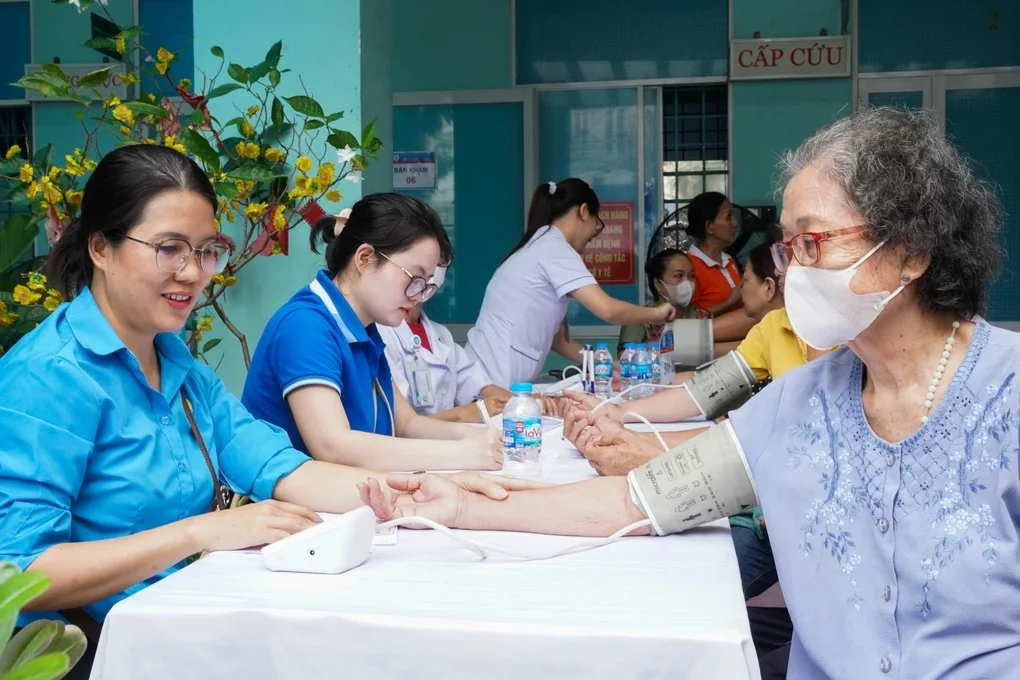Chuyên gia chỉ cách kiểm soát căn bệnh 15% người già ở TPHCM mắc phải - 1