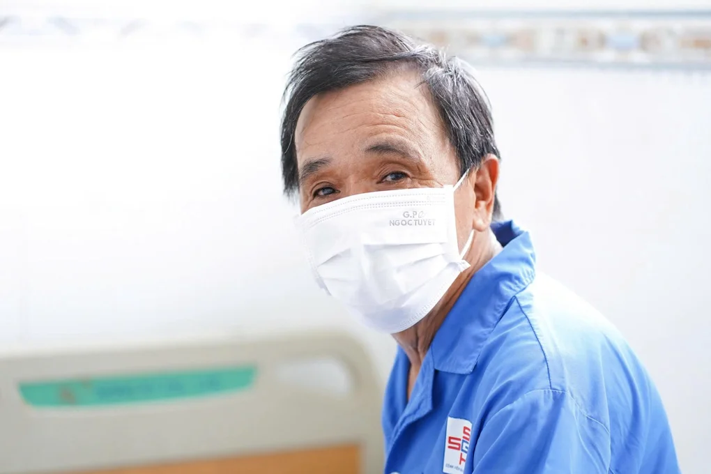 Bất ngờ va phải cửa ô tô đang mở trên đường, thầy giáo đảo lộn cuộc sống - 3