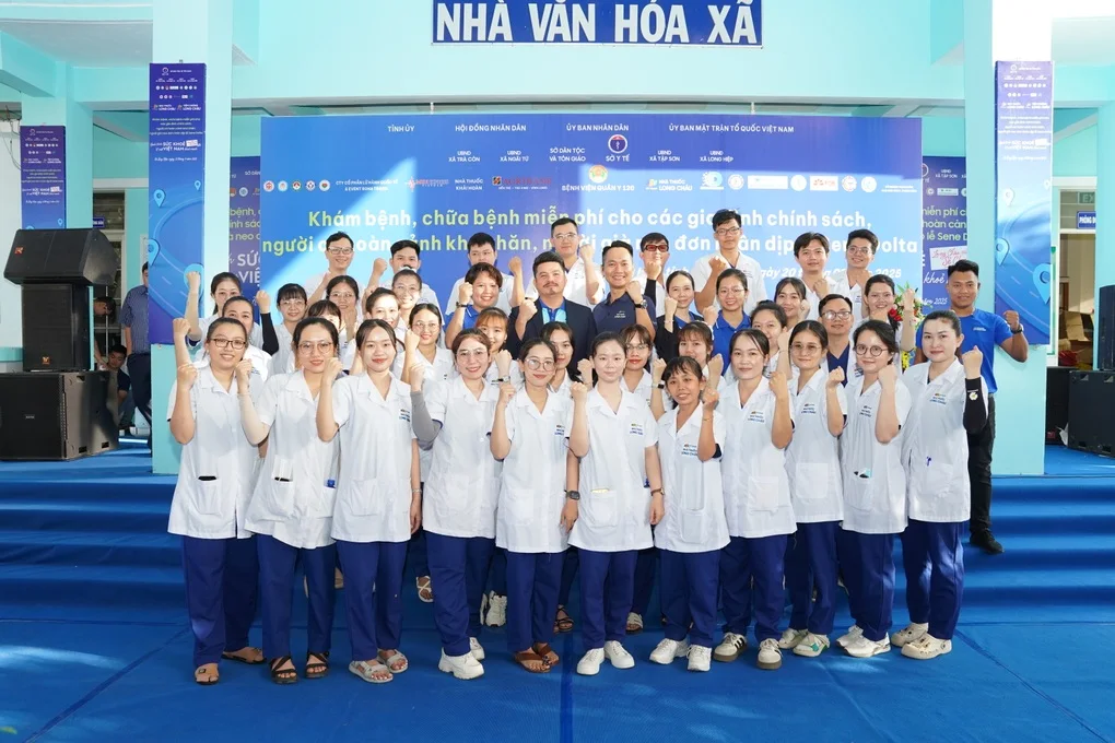Long Châu đồng hành Sở Y tế Vĩnh Long khám, phát thuốc miễn phí cho người dân - 1