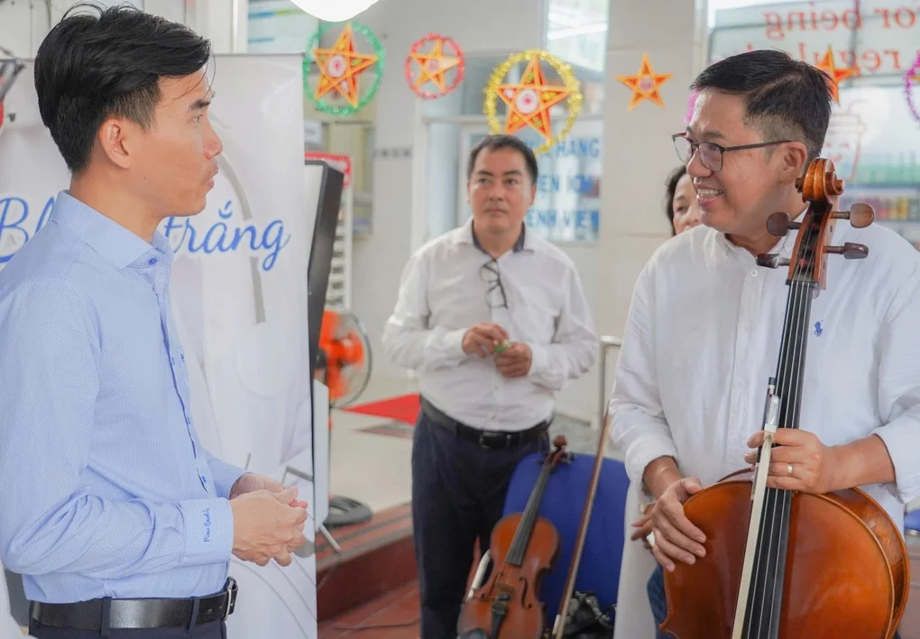 Giai điệu chữa lành đặc biệt lần đầu vang lên ở bệnh viện trung tâm TPHCM - 2 Giai điệu chữa lành đặc biệt lần đầu vang lên ở bệnh viện trung tâm TPHCM - 2