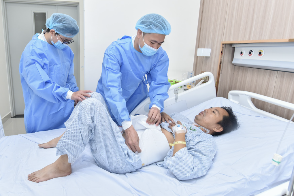 Ca ghép tạng đặc biệt, người lính quân y hồi sinh nhờ lá gan của anh ruột