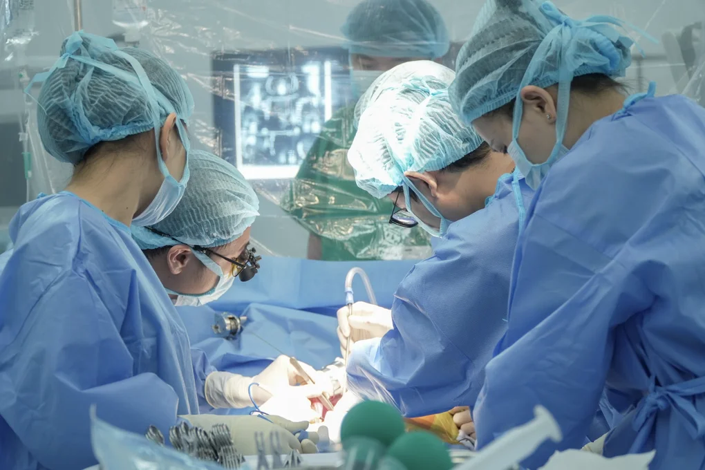 Ca ghép tạng đặc biệt, người lính quân y hồi sinh nhờ lá gan của anh ruột - 2 Ca ghép tạng đặc biệt, người lính quân y hồi sinh nhờ lá gan của anh ruột - 2