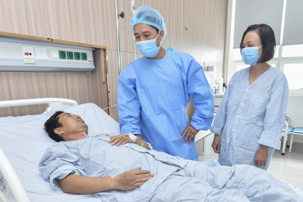 Ca ghép tạng đặc biệt, người lính quân y hồi sinh nhờ lá gan của anh ruột - 3 Ca ghép tạng đặc biệt, người lính quân y hồi sinh nhờ lá gan của anh ruột - 3