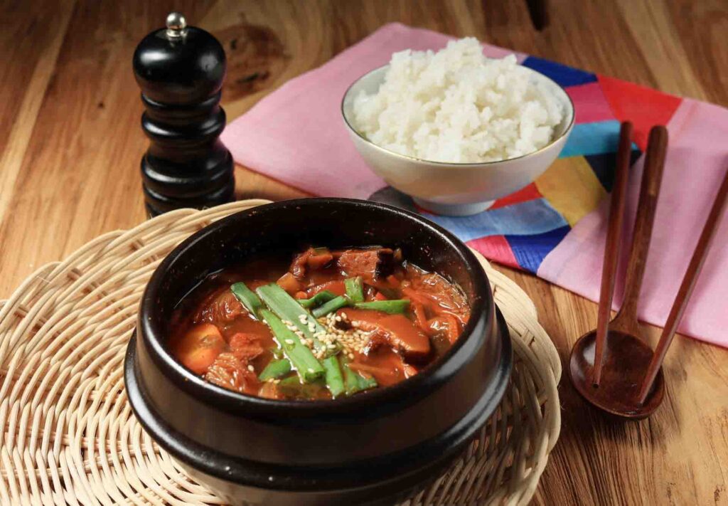 Korean Kimchi Stew (Kimchi Jigae)
