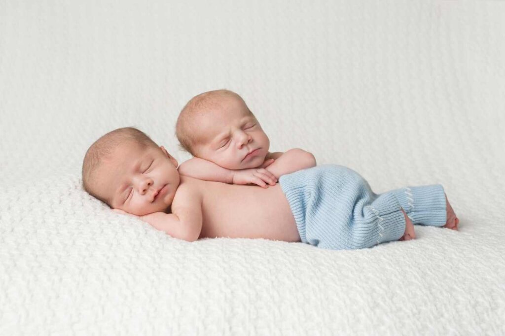 Twins Are Born On The Same Day By Sisters From The Same Man