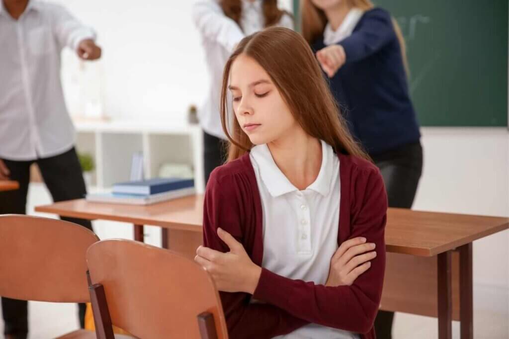 Telltale Signs of A Bullying Mean Girl