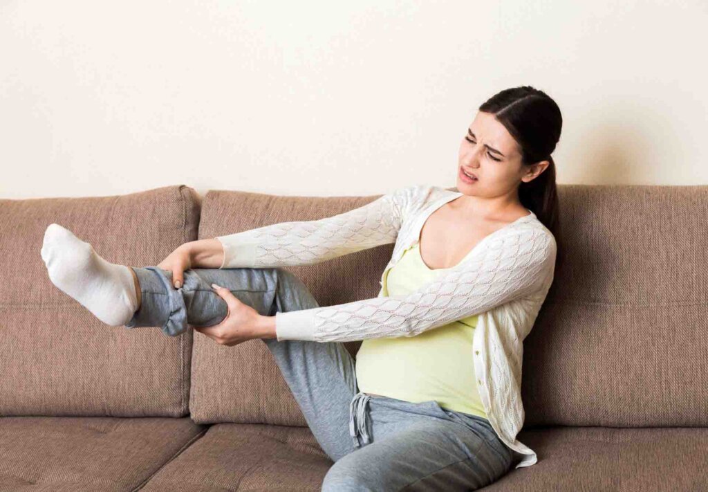Managing Cramps and Swelling from Pregnancy Leg Pain