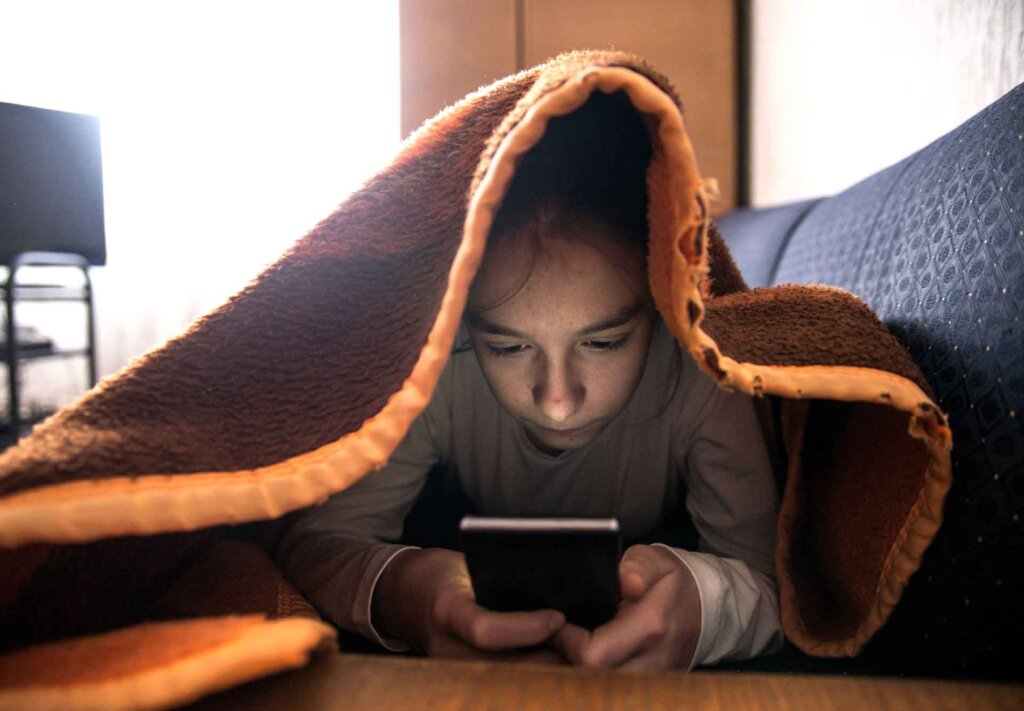Should Teenagers Text Their Friends When Grounded?