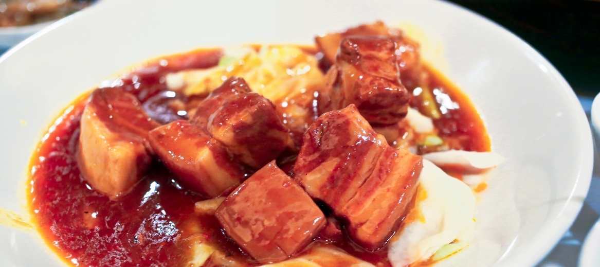 Braised pork belly and arrowhead root: Cantonese style