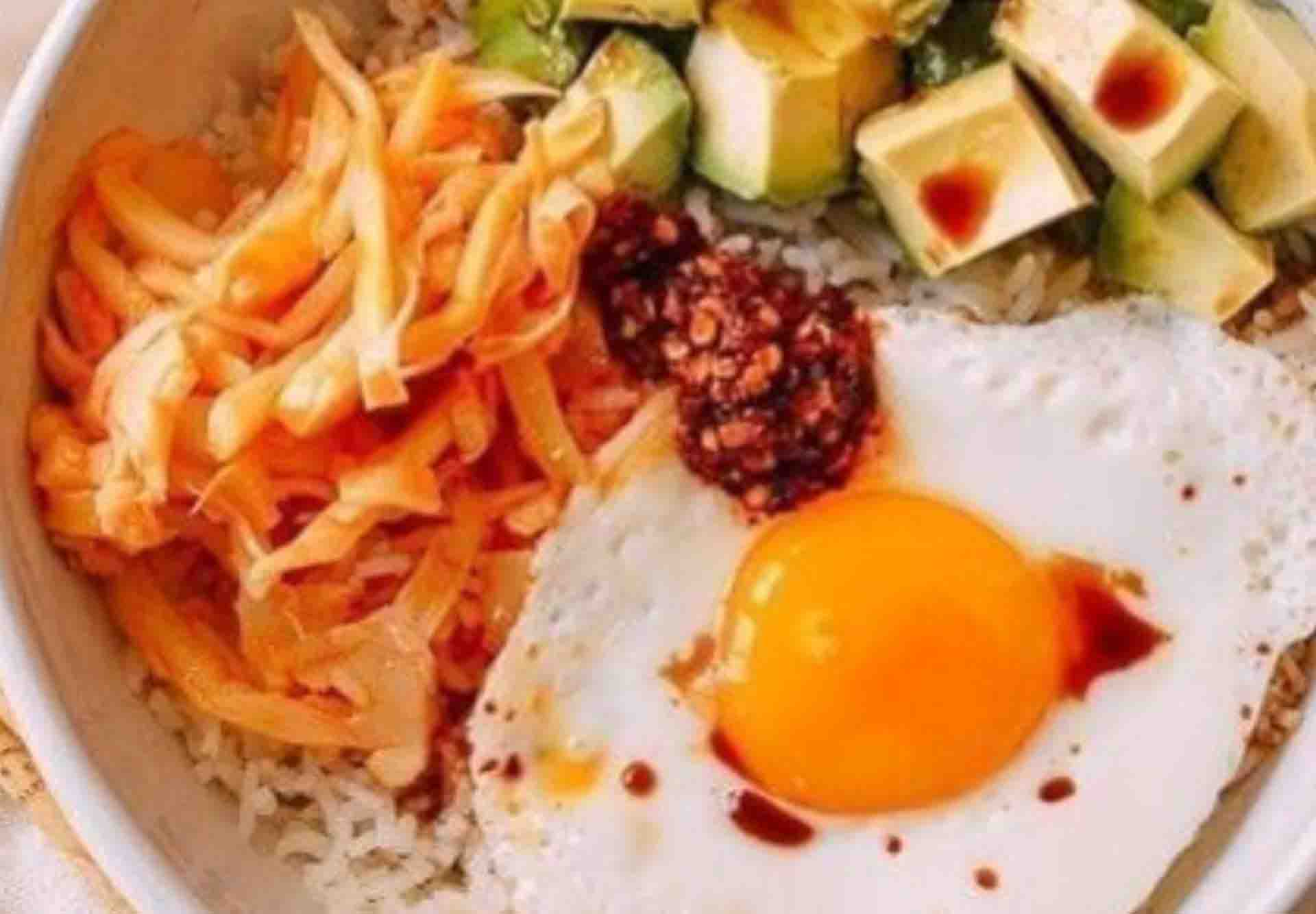 Rice Eggs Avocado & Chili Fusion