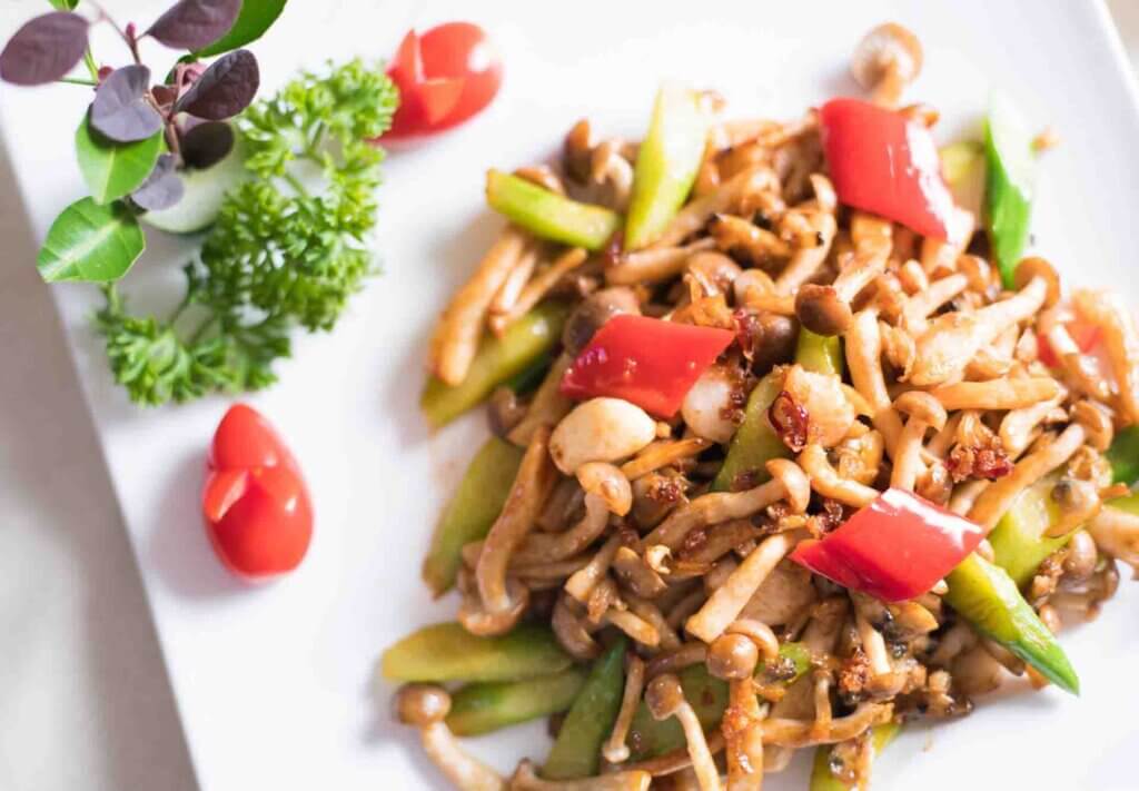 Savory Chicken Stir-Fry with Crisp Bean Sprouts