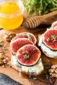 Figs and ricotta cheese bruschetta topped with organic flower honey and thyme