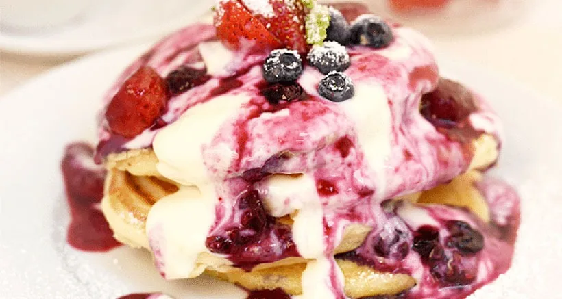 Fluffy American-Style Pancakes with Berry, Mint and Lime Compote