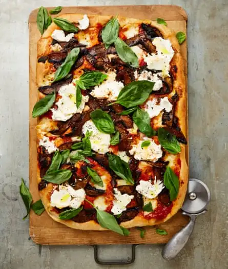 Yotam Ottolenghi’s fennel and chilli-spiced mushrooms basil and ricotta pizza