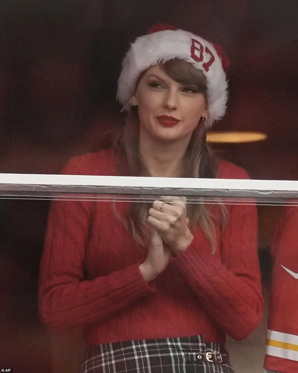 For the Christmas Day game, the Emmy winner wore a festive red and white Santa hat, with a giant '87' stitched to the front