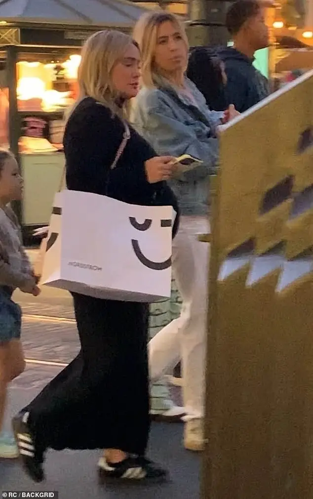 Duff and her gal pal could be seen chatting and laughing in between stops in stores