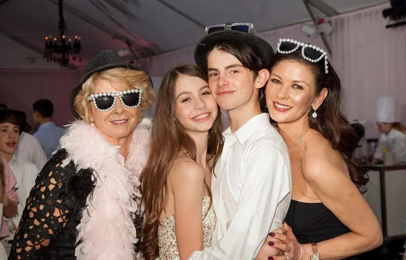 Catherine shared the sweetest photo of her mother Patricia with Carys and Dylan Douglas to mark Mother's Day