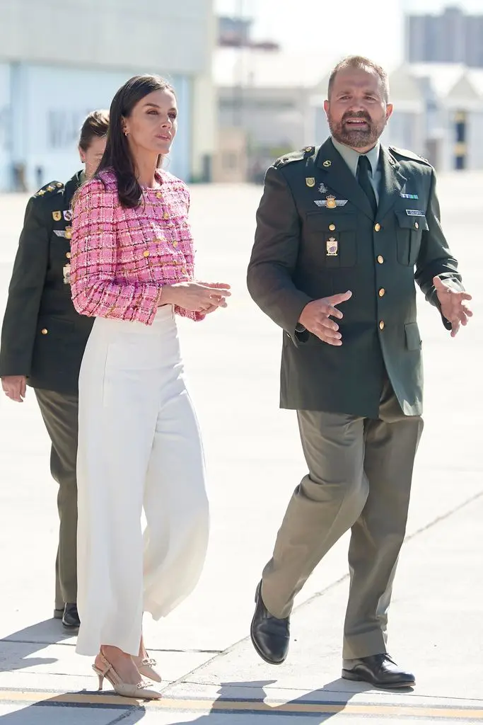 Queen Letizia in tweed jacket with military officer