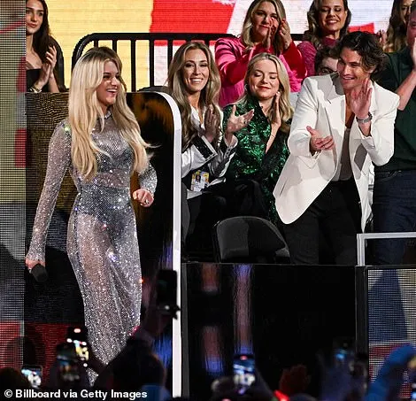 Moments before the fun opener to start the ceremony, Ballerini was seen strutting onto the spacious stage while holding a microphone in her hand