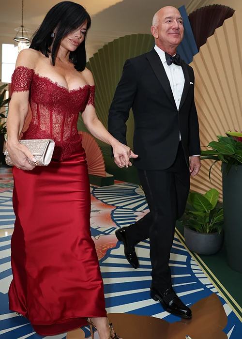 WASHINGTON, DC - APRIL 10: Amazon founder Jeff Bezos (R) and his fiancee Lauren Sanchez arrive at the White House for a state dinner on April 10, 2024 in Washington, DC. U.S. President Joe Biden and first lady Jill Biden are hosting a state dinner for Japanese Prime Minister Fumio Kishida as part of his official state visit. (Photo by Tasos Katopodis/Getty Images)