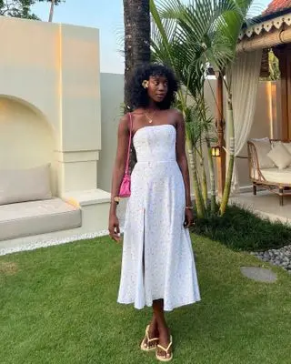 Influencer wears a strapless dress.