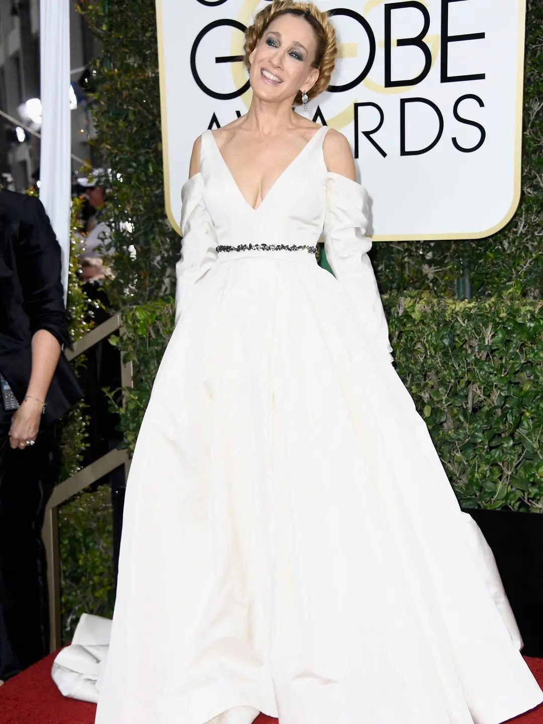 Sarah Jessica Parker in a white V-neck dress on the red carpet