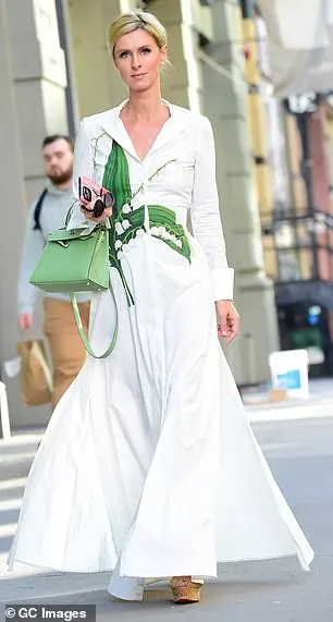 The blonde beauty turned the sidewalk into her personal runway