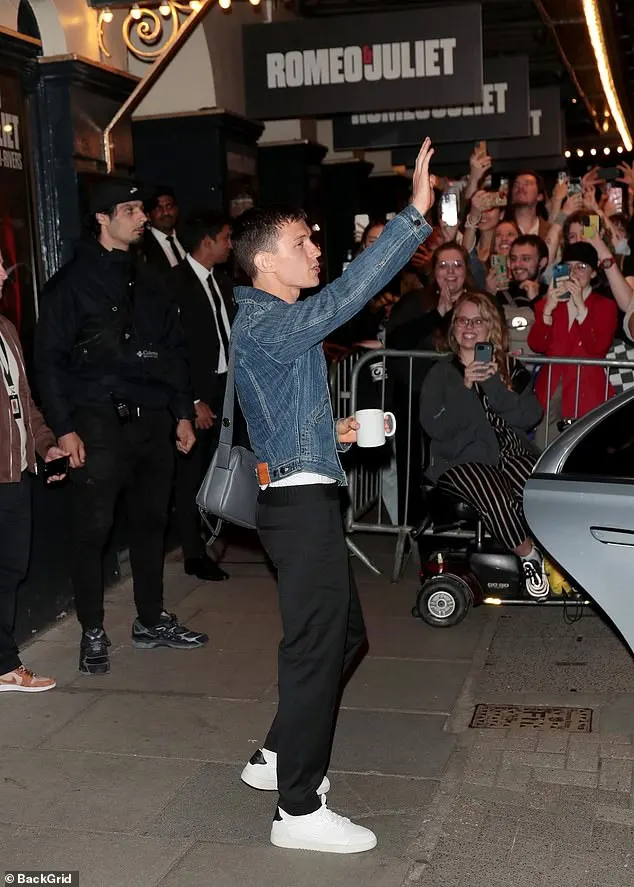 Hundreds of fans have been gathering on Martin's Lane to catch a glimpse of their idol Tom as he performs in the new show