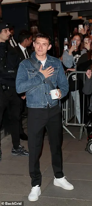 But each night Tom has been standing and wave to his fans so they could get the all important pictures and footage for social media