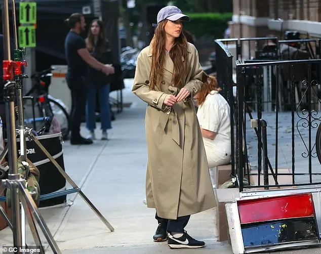 Dakota covered up her casual outfit with a long tan-coloured trench coat