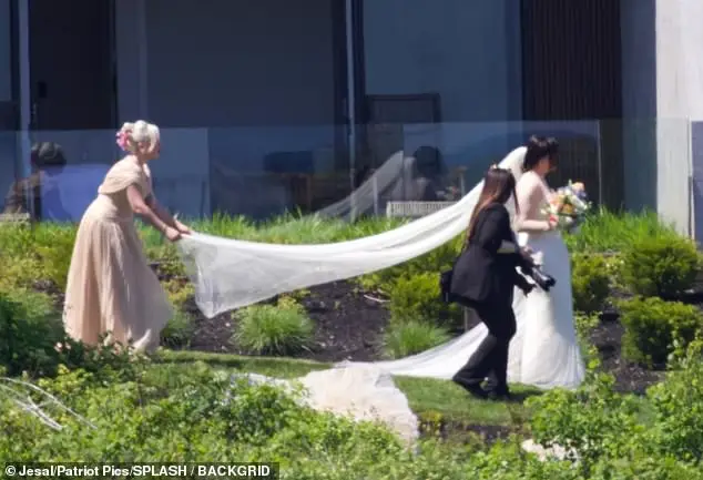 Gaga held her sisters gorgeous veil as she walked down the aisle