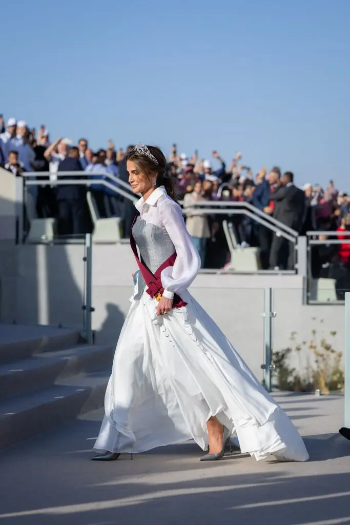 Queen Rania stunned in a custom gown by Laith Almalouf