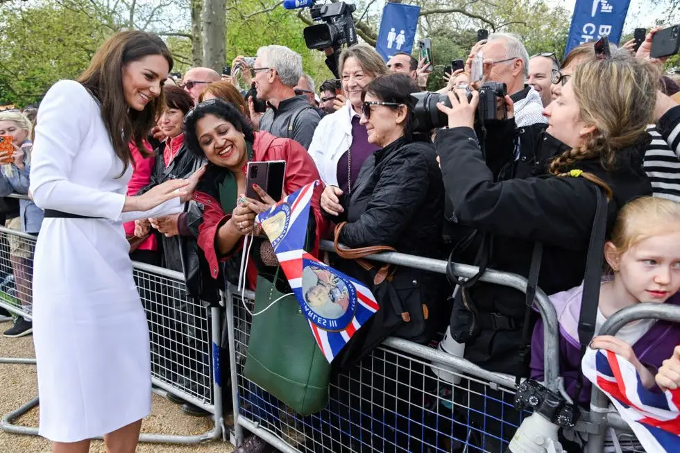 king charles greets wellwishers on the mall ahead of coronation day