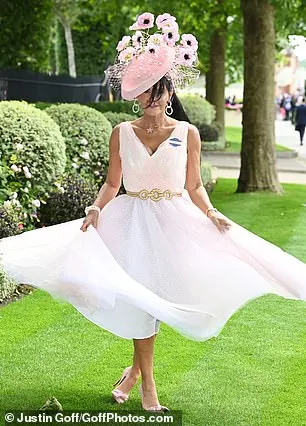 She matched the dress with a pink fascinator