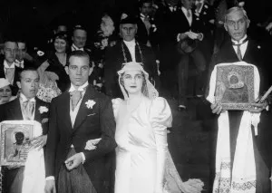 Wedding of Barbara Hutton and Alexis Mdivani in Paris. Photograph. 1933. (Photo by Imagno/Getty Images) Barbara Hutton heiratet den georgischen Prinzen Alexis Mdivani in Paris. Photographie. 1933. *** Local Caption ***