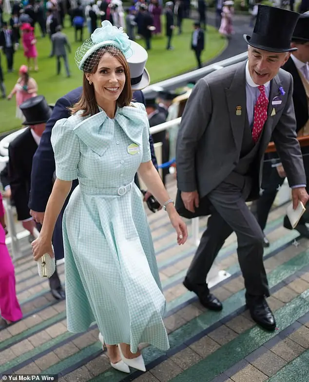 Adding inches to her statuesque physique, she slipped into some modest white court heel pumps which she paired with a matching clutch