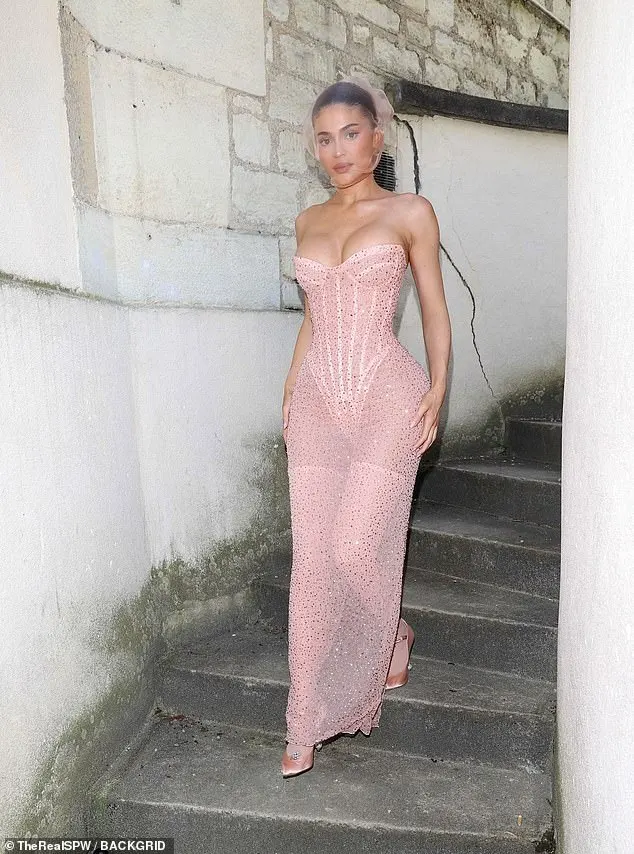 Kylie put on a confident display as she strutted down some steps