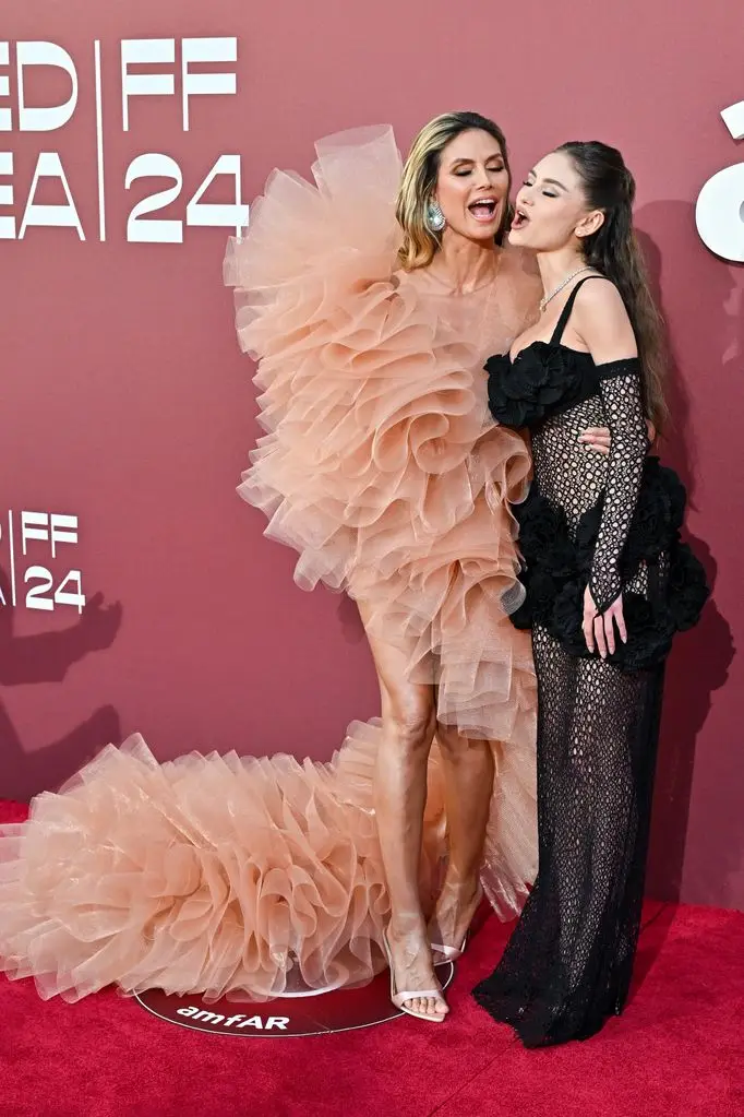 Heidi Klum and her daughter Leni pulling a face on the red carpet