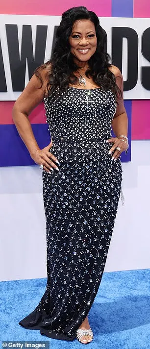 Lela Rochon put on a dazzling display in a fitted, black gown that had sparkling, rhinestone details throughout the material