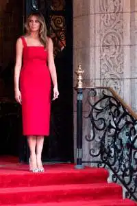 US First Lady Melania Trump awaits the arrival of Chinese President Xi Jinping and his wife Peng Liyuan at the Mar-a-Lago estate in West Palm Beach, Florida, on April 6, 2017. (Photo by JIM WATSON / AFP) (Photo by JIM WATSON/AFP via Getty Images)