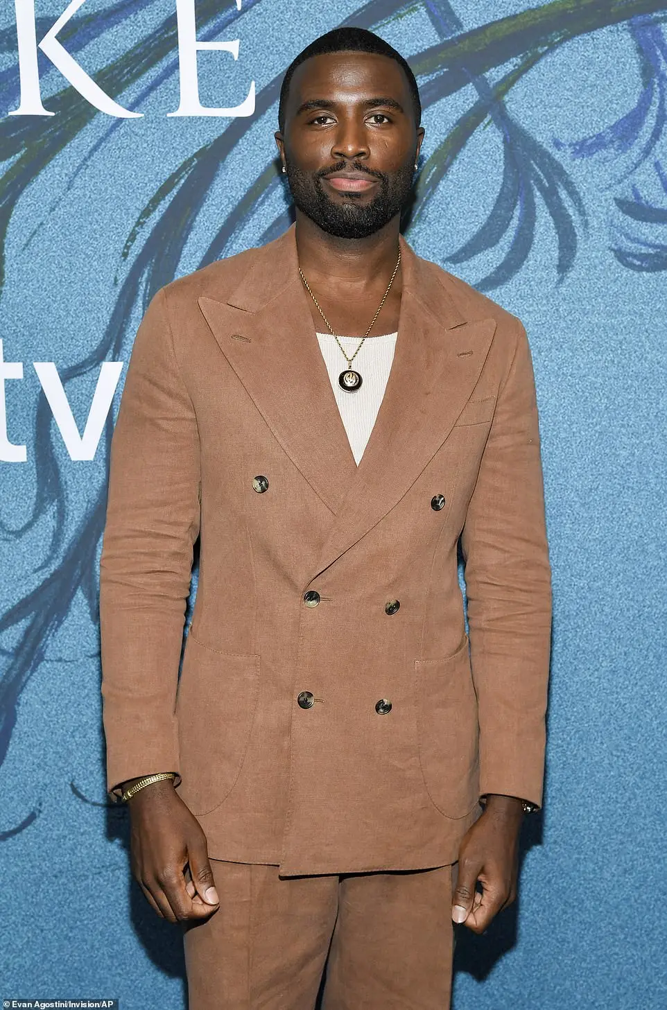 The Brooklyn native stepped out in style, hitting the step-and-repeat with his colleagues in a textured light brown suit