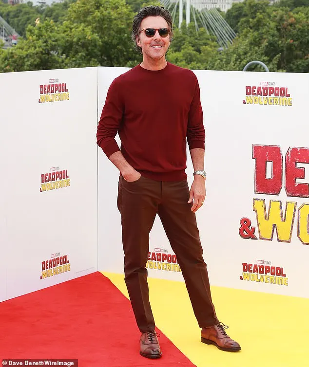 Hollywood producer Shawn Levy looked great in a marron jumper and maroon trousers and brown shoes