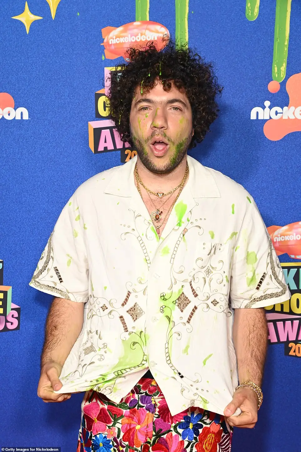 Blanco flashed a peace sign during the photo session, while also taking a humorous snap as he showed the green slime splattered on his ensemble and also his face