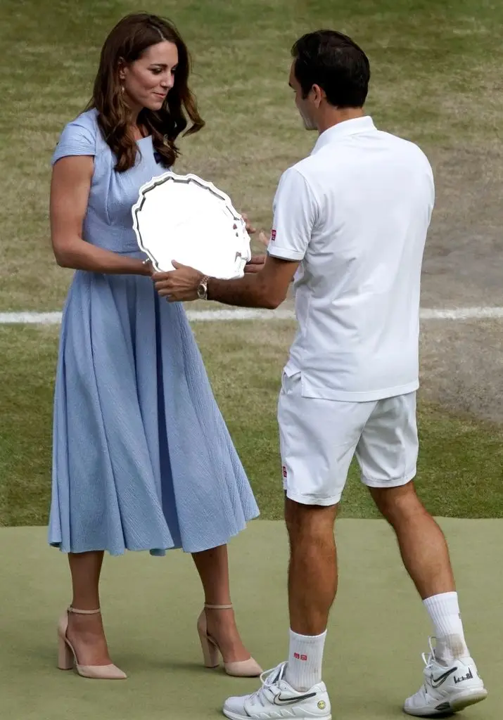 princess kate presenting wimbledon trophy roger federer 2019