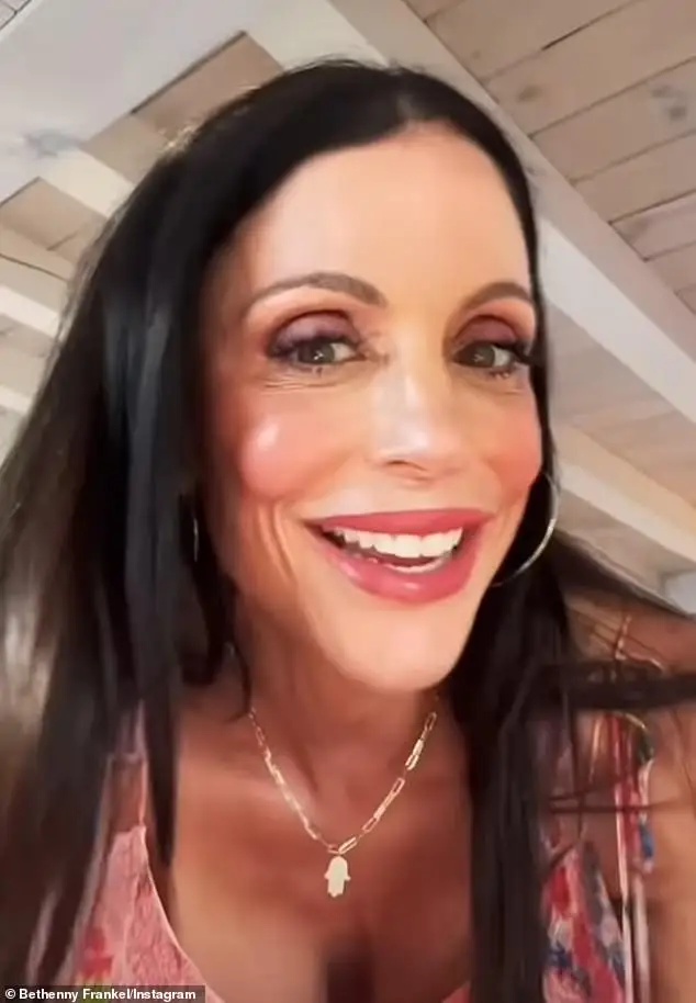 Bethenny said about her make-up: 'Did the glam, what do you think? It's alright, right? Listen, gotta come in hot! Have a good night!'