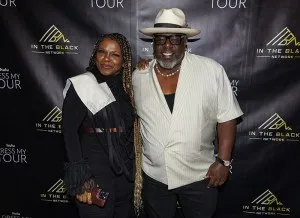 Dr Holly Carter and Cedric the Entertainer at The Premiere of Hulu's