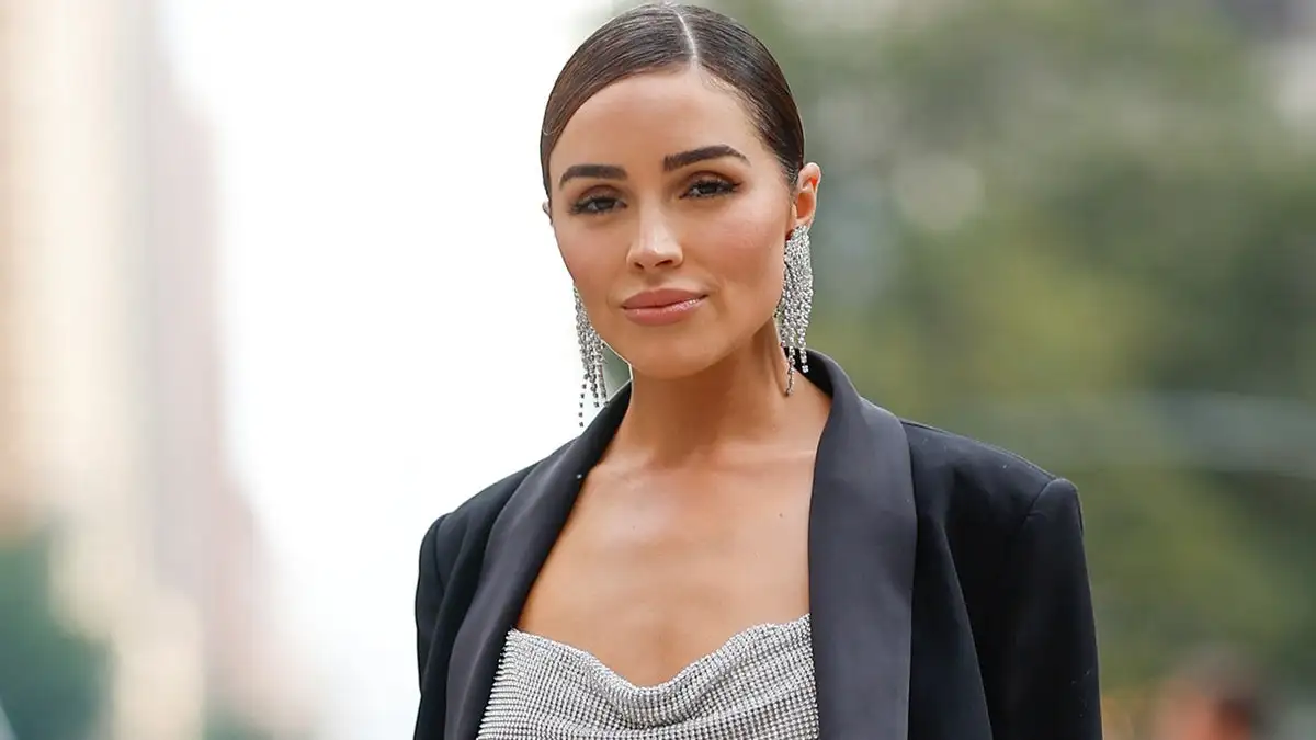 Olivia Culpo looks on