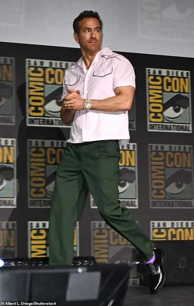 Ryan took the stage in a short-sleeved pink button down shirt and forest green pants for the panel in Hall H