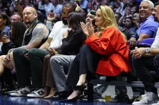 Adele sitting courtside with her boyfriend Rich Paul for the Team USA basketball showcase